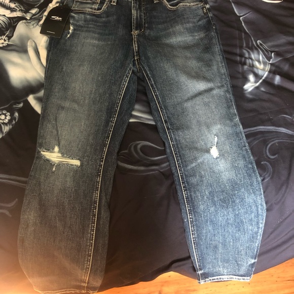 Woman’s silver curvy crop jeans - Picture 2 of 3